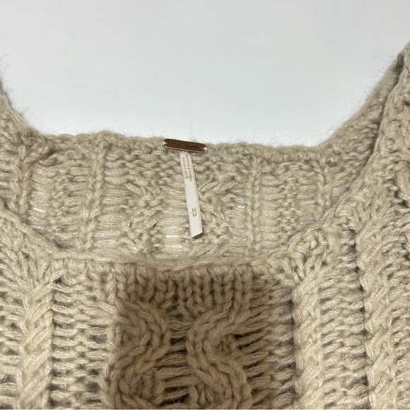 Free People chunky knit sweater|oversized | neutral | size medium - Picture 5 of 11